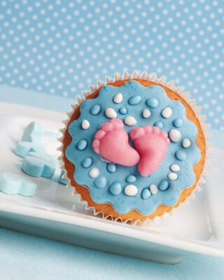 A newborn feet design printed on cupcake at baby shower occasion