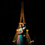 Couple doing post wedding photoshoot in front of Eiffel tower